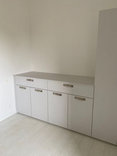 Agencement de chambre fermé par des portes battantes - Ardèche