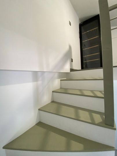 Fabrication d'un escalier avec marches en bois - Ardèche