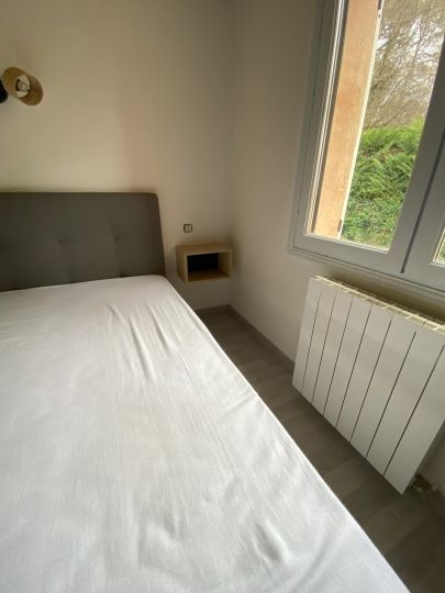 Fabrication d'une niche de chevet assortie au placard - Ardèche