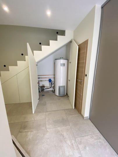 Fabrication de portes sous escalier pour masquer une zone technique - Ardèche
