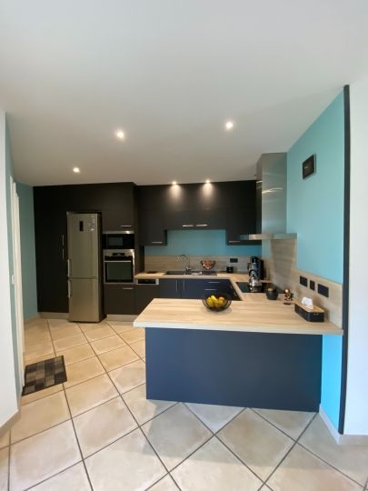 Façades coloris anthracite sur des caissons existants - Ardèche