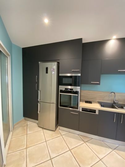 Façades coloris anthracite sur des caissons existants - Ardèche