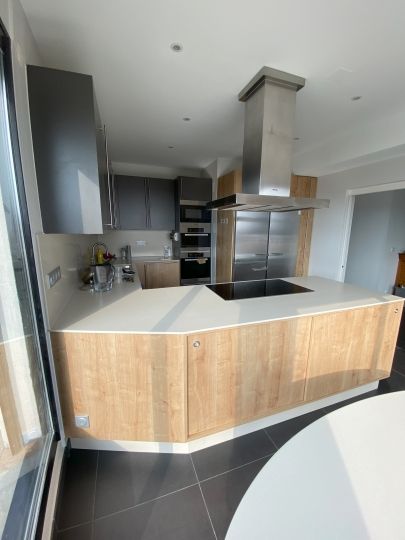 Le meuble ajouté est coulissant, pour un encombrement des portes minimum - Lyon