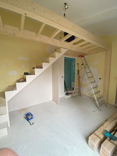 Phase 3 des travaux : Installation de l'escalier - Ardèche