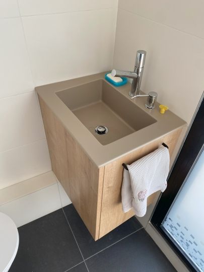Remplacement du lave mains en céramique par un meuble vasque - Lyon